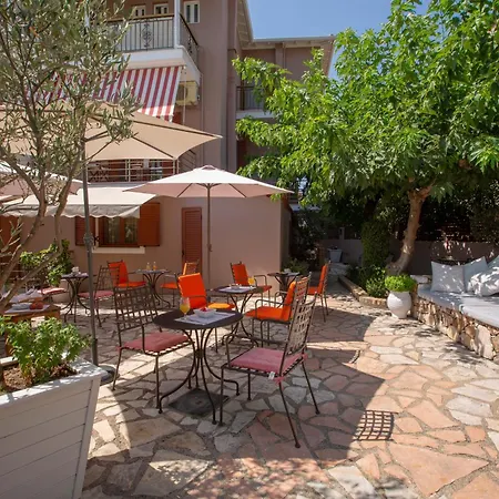 Apart-hotel Athina 2*