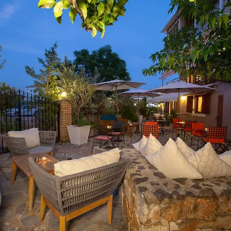 Athina Aparthotel 2*