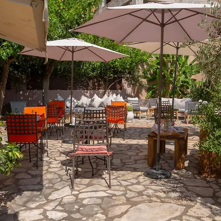 Athina Aparthotel 2*