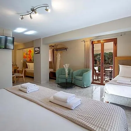 Athina Hotel apartamentowy 3*
